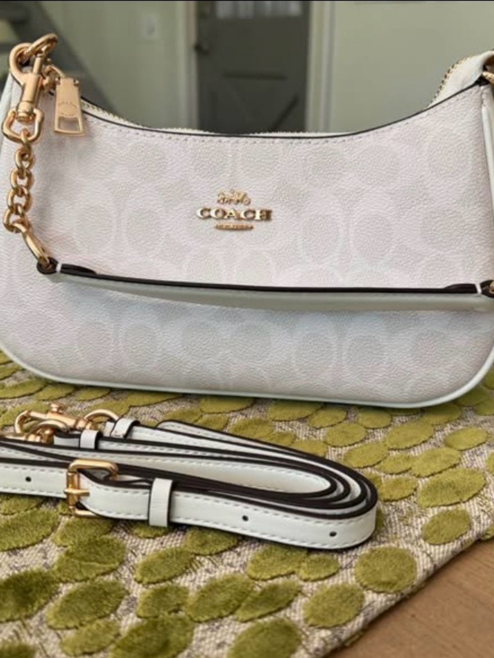 NWT Coach White Pebbled Leather Chain Shoulder Bag Crossbody Gold Hardware